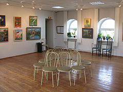 Выставочный зал в Музее наивного искусства/Exhibition hall in Moscow State Museum of Naive Art